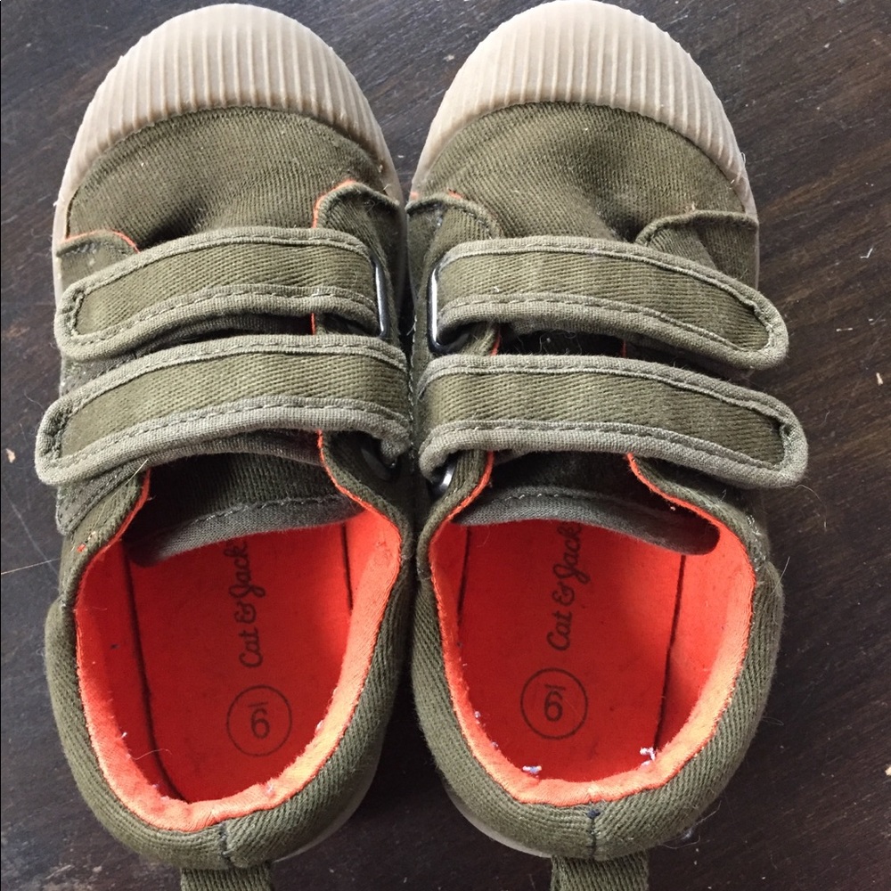 Olive Cat and Jack toddler shoes size 9
